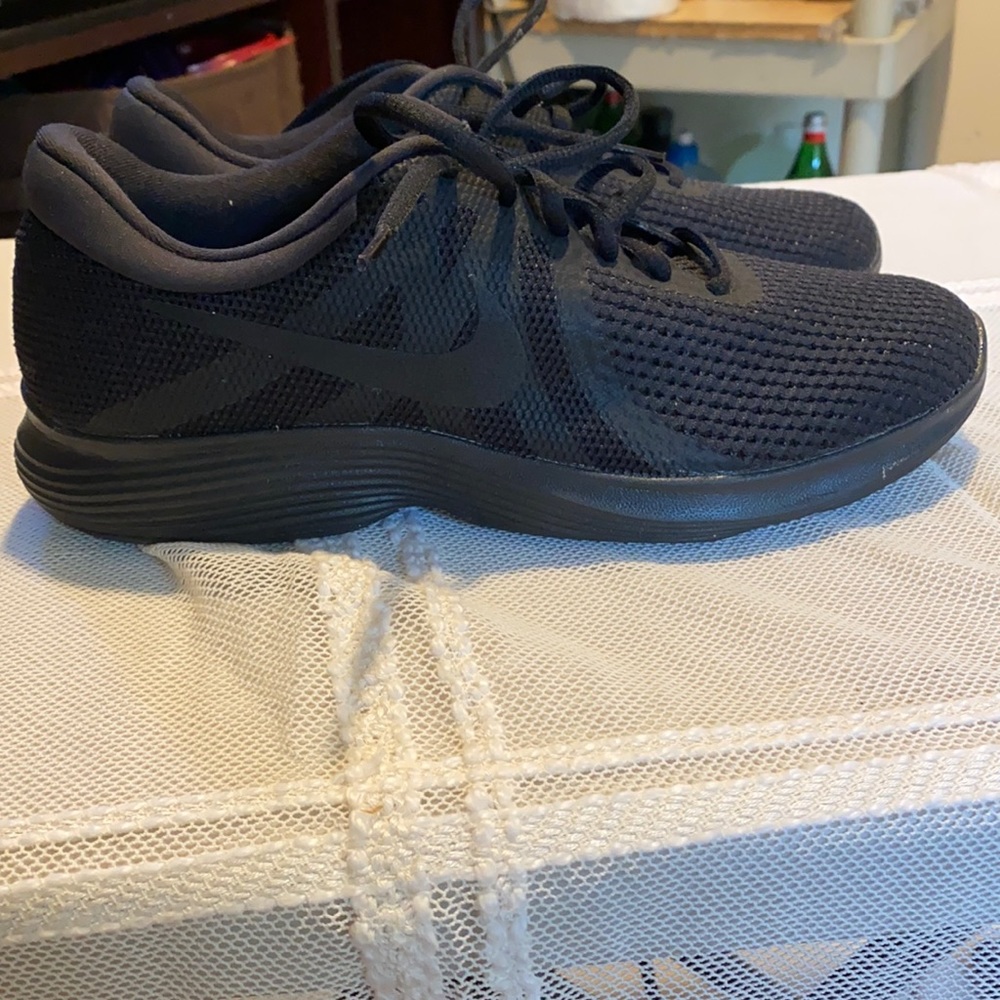Nike revolution 4